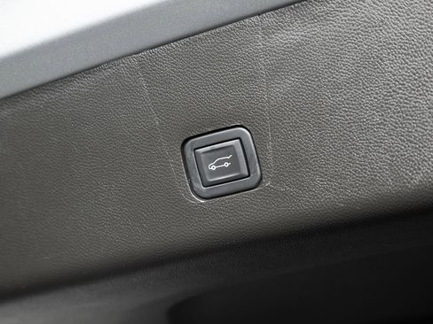 Used 2020 Chevrolet Traverse Premier w/ Redline Edition AWD/4WD image 22