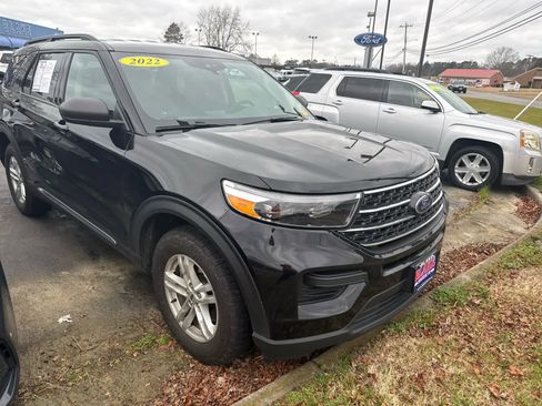 Used 2022 Ford Explorer XLT image 1