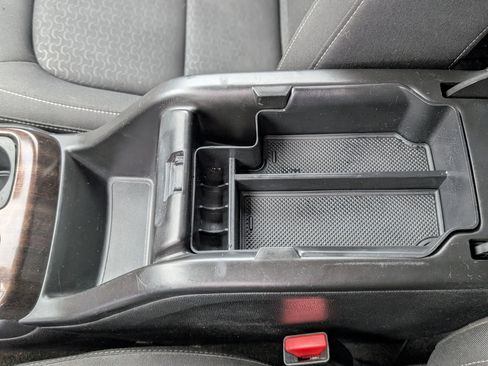 Used 2018 GMC Canyon SLE w/ SLE Convenience Package image 23