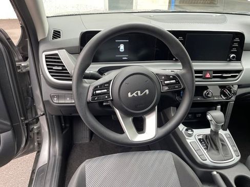 Used 2025 Kia Seltos LX AWD/4WD image 13