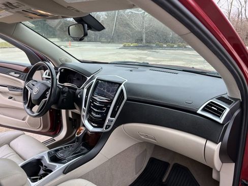 Used 2013 Cadillac SRX Luxury image 29