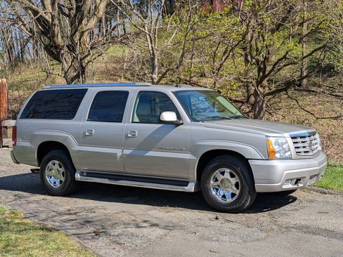 Used 2004 Cadillac Escalade ESV AWD image 10