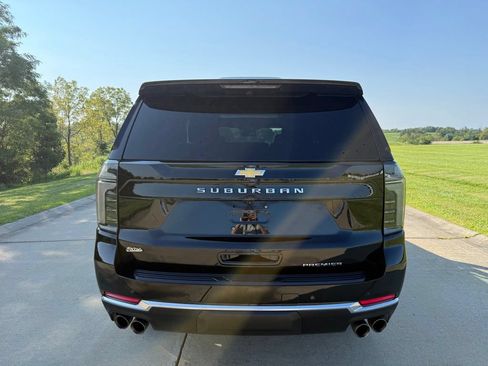 Used 2026 Chevrolet Suburban Premier w/ Sun And Tow Package AWD/4WD image 4