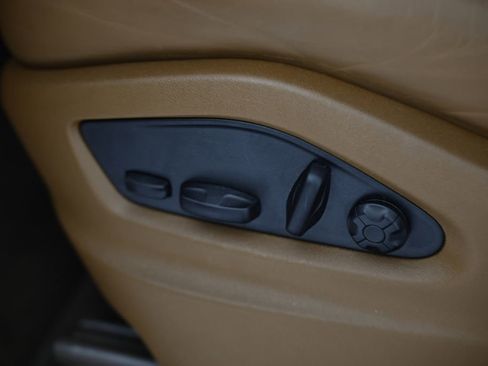 Certified 2023 Porsche Cayenne Turbo S AWD/4WD image 25