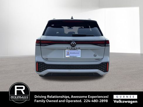 New 2026 Volkswagen Tiguan SE R-Line AWD/4WD image 8