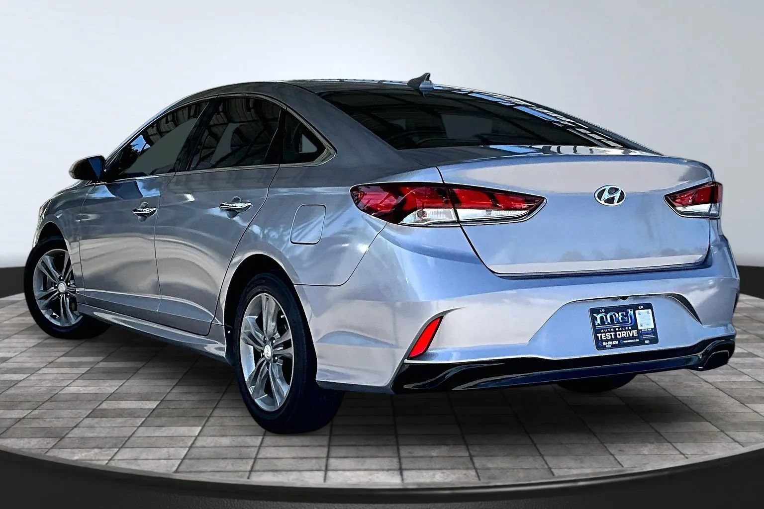 Used 2018 Hyundai Sonata Limited FWD image 4