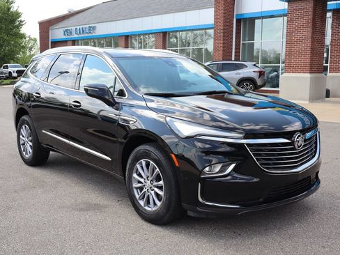 Certified 2024 Buick Enclave Essence w/ Technology Package AWD/4WD image 3