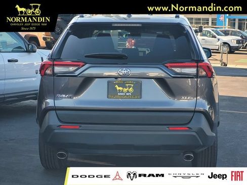 Used 2025 Toyota RAV4 XLE FWD image 5