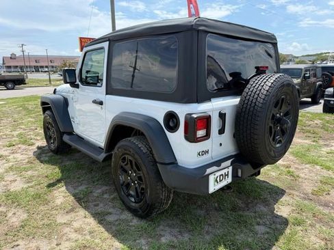 Used 2018 Jeep Wrangler Sport AWD/4WD image 5