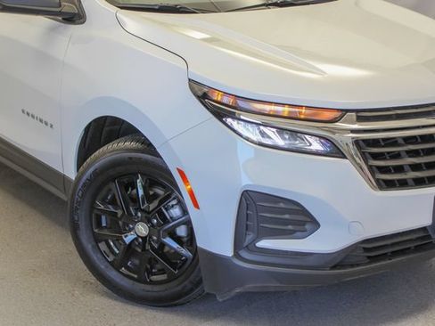 Used 2024 Chevrolet Equinox LS w/ LS Convenience Package FWD image 3