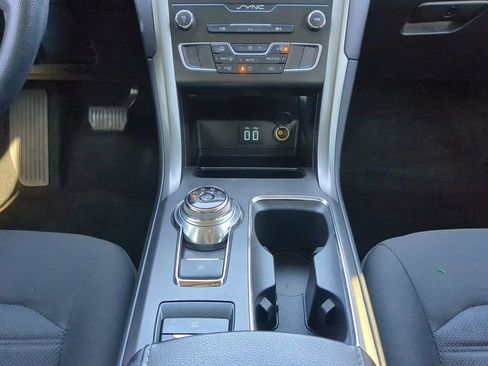 Used 2020 Ford Fusion SE image 21