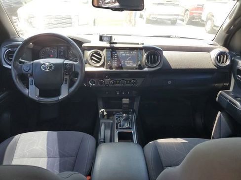 Used 2019 Toyota Tacoma TRD Off-Road AWD/4WD image 13