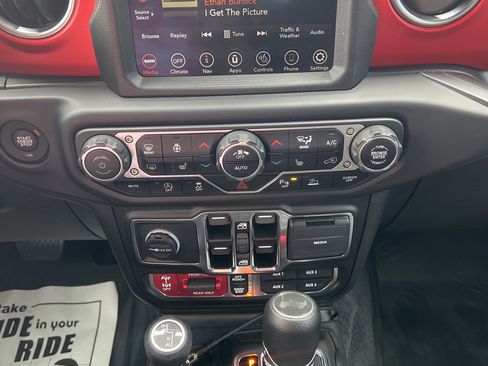 Used 2021 Jeep Wrangler Unlimited Rubicon AWD/4WD image 31