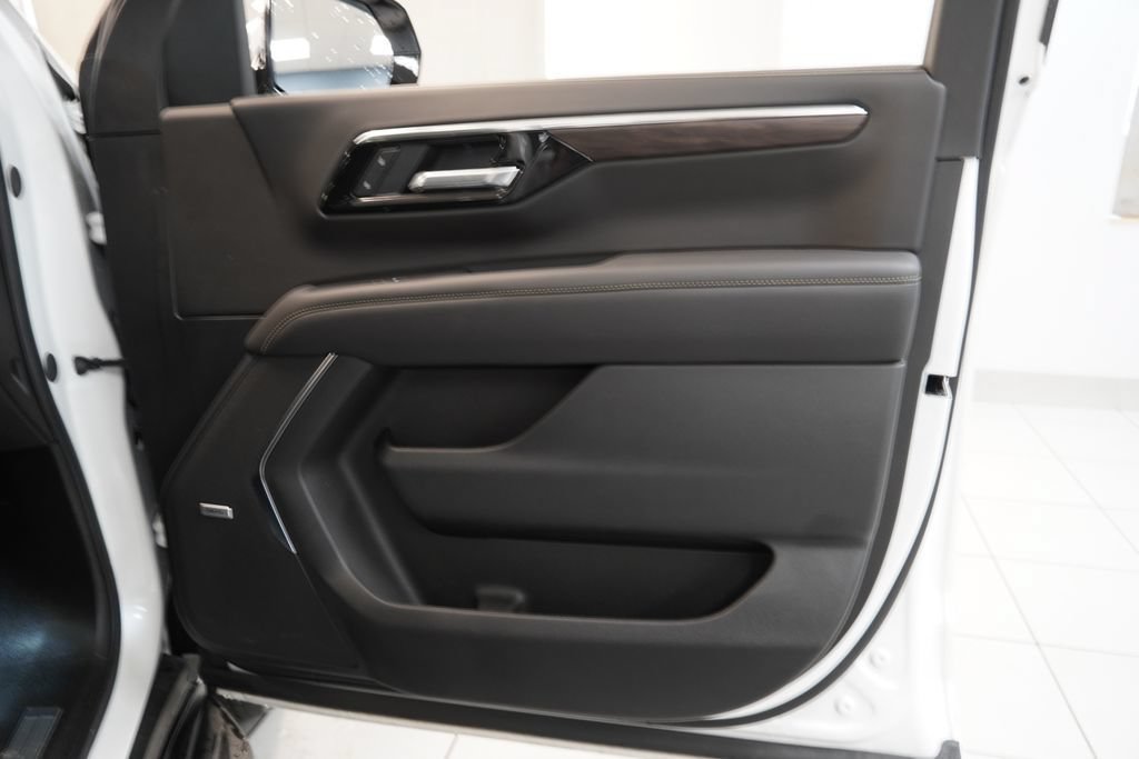 New 2025 Chevrolet Tahoe Premier w/ Sun And Tow Package AWD/4WD image 39