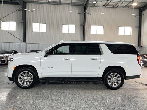 Used 2023 Chevrolet Suburban Premier image 4