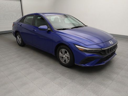 Used 2024 Hyundai Elantra SE FWD image 11