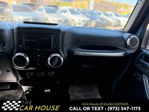 Used 2015 Jeep Wrangler Unlimited Rubicon w/ Dual Top Group AWD/4WD image 25