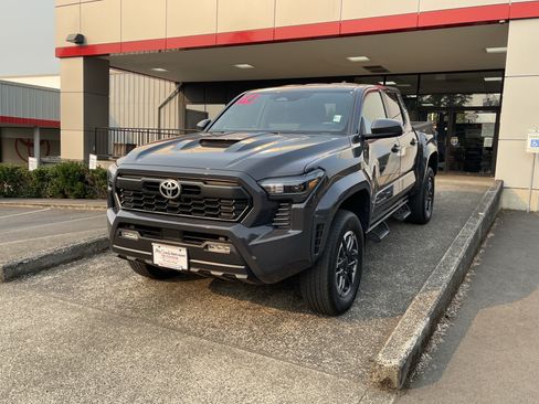 Certified 2024 Toyota Tacoma TRD Sport AWD/4WD image 5
