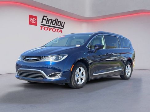 Used 2018 Chrysler Pacifica Touring-L FWD image 1