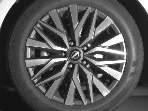 Used 2025 Nissan Altima 2.5 SV image 11