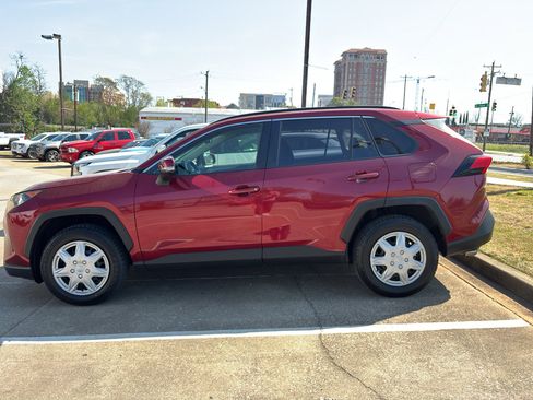 Used 2019 Toyota RAV4 LE image 5