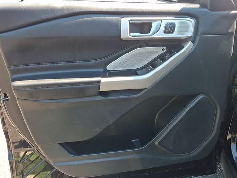 Certified 2023 Ford Explorer Limited w/ Limited Technology Package AWD/4WD image 15