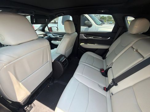 Certified 2025 Cadillac XT5 Sportv w/ LPO, Floor Liner Package AWD/4WD image 6