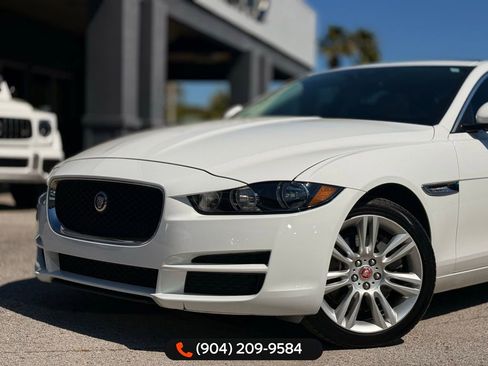 Used 2019 Jaguar XE Premium image 2