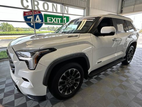 Used 2025 Toyota Sequoia Limited AWD/4WD image 3