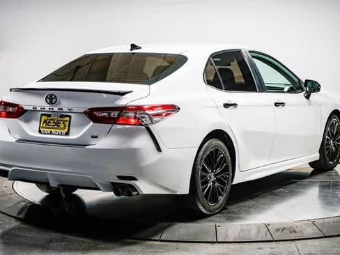 Certified 2019 Toyota Camry SE image 5