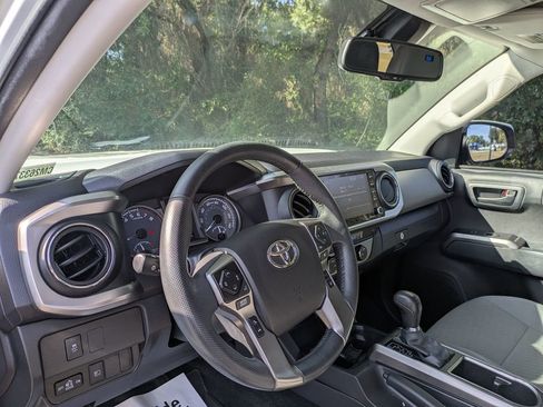 Used 2022 Toyota Tacoma SR image 13