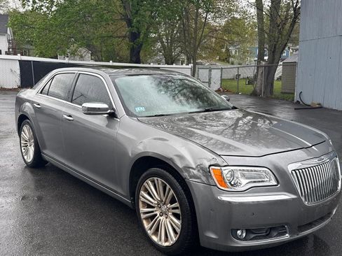Used 2011 Chrysler 300 C RWD image 3