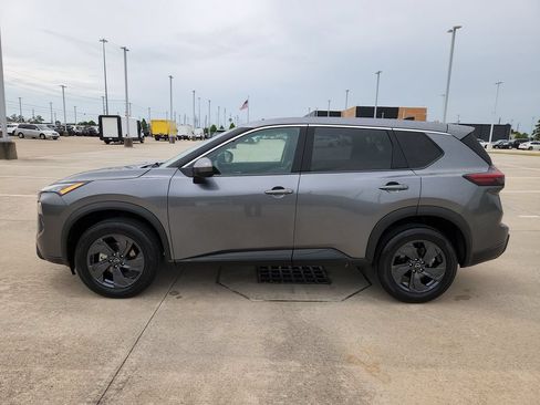 Used 2026 Nissan Rogue SV FWD image 8