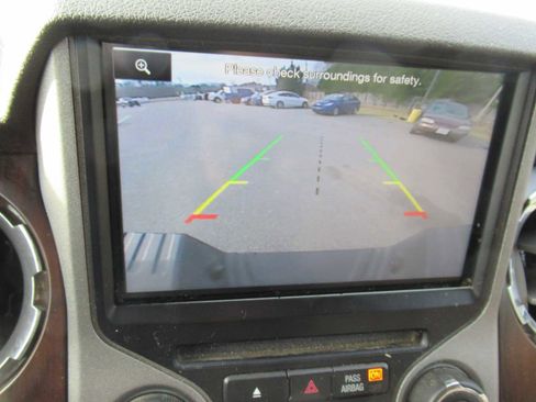 Used 2015 Ford F250 Lariat w/ Chrome Package image 23