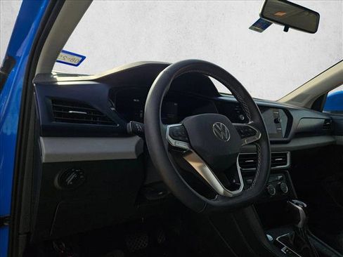 Used 2022 Volkswagen Taos SE image 12