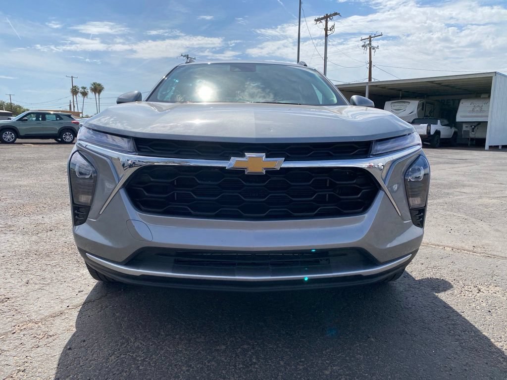 Used 2025 Chevrolet Trax LT FWD image 13