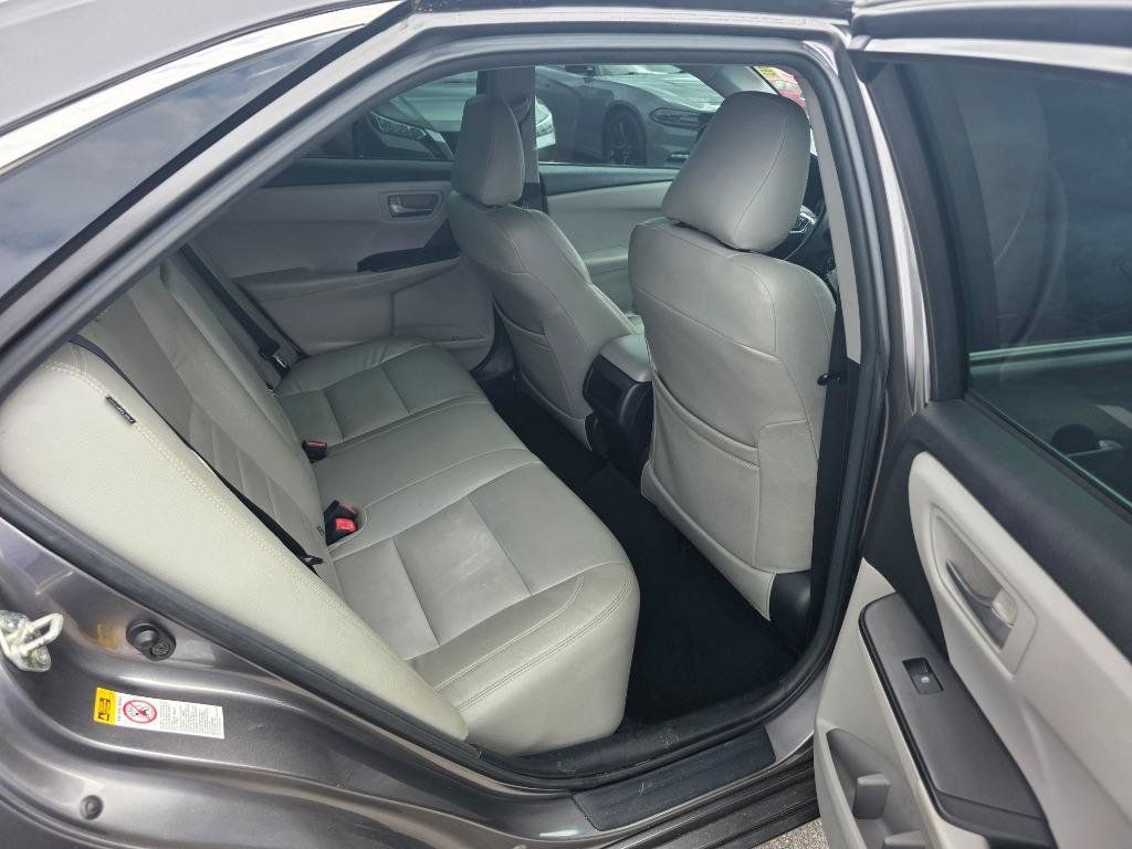 Used 2017 Toyota Camry SE FWD image 11