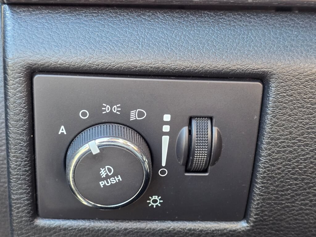 Used 2015 Jeep Grand Cherokee Altitude AWD/4WD image 22