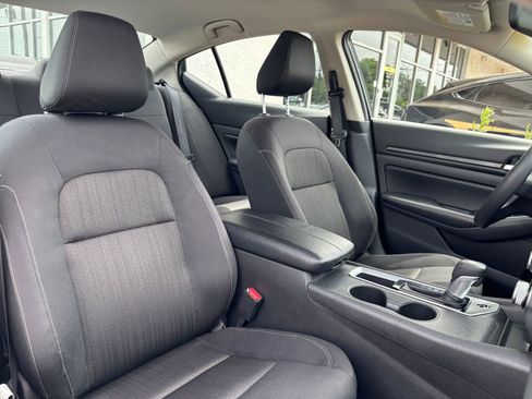 Used 2025 Nissan Altima 2.5 SV FWD image 36