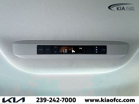 Used 2025 Toyota Sienna LE image 19