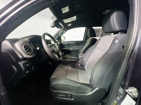 Used 2022 Toyota Tacoma TRD Off-Road RWD image 14