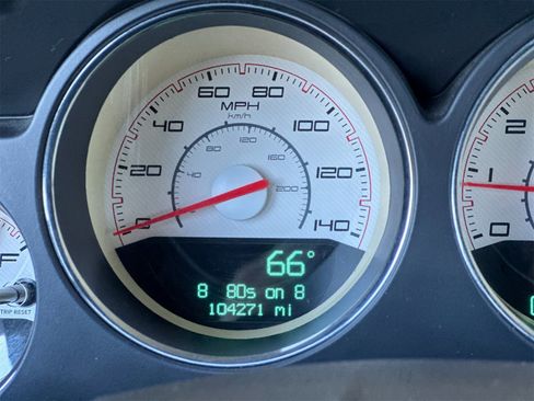 Used 2013 Dodge Challenger SXT image 26