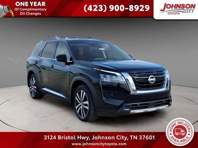 Used 2024 Nissan Pathfinder Platinum w/ Cargo Package