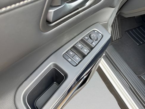 New 2026 Nissan Pathfinder SV w/ SV Premium Package FWD image 11