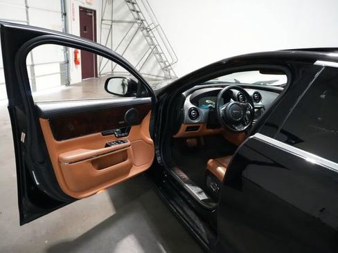 Used 2013 Jaguar XJ Supercharged image 11