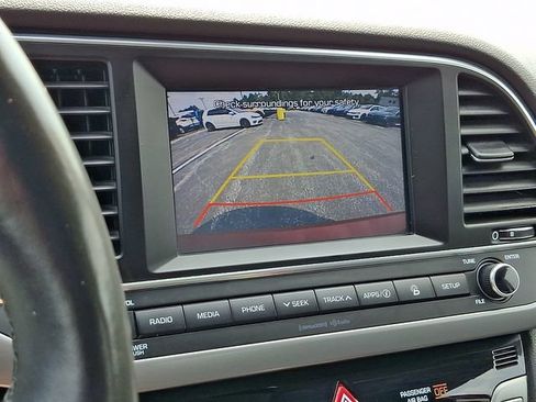 Used 2017 Hyundai Elantra Limited FWD image 17