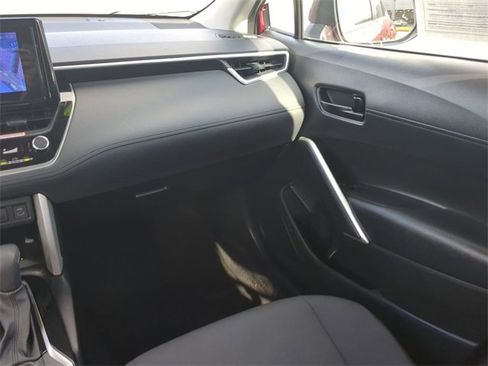 Certified 2025 Toyota Corolla Cross LE image 17