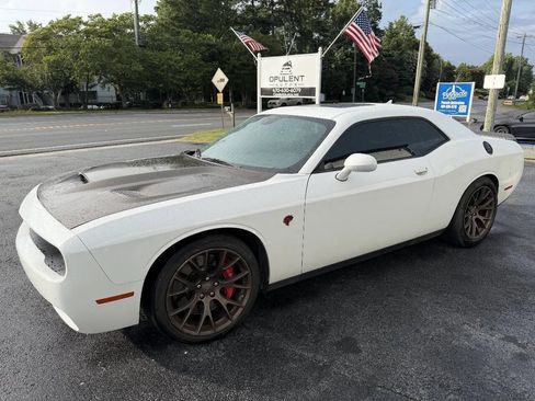 Used 2016 Dodge Challenger SRT Hellcat RWD image 4