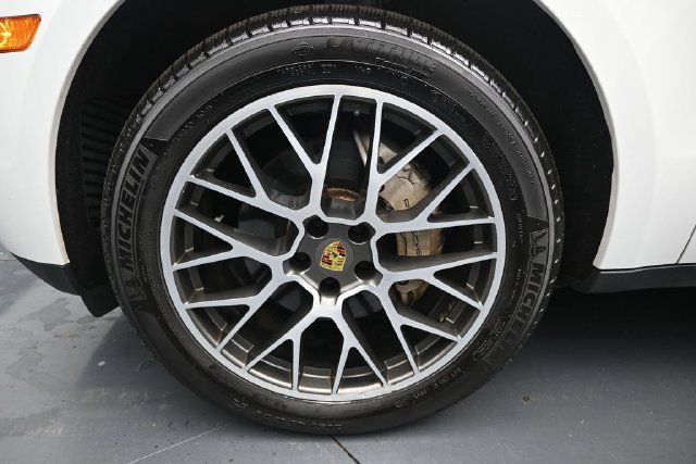 Used 2017 Porsche Macan S AWD/4WD image 10