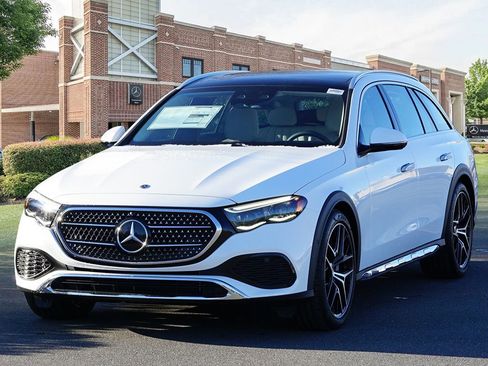 New 2026 Mercedes-Benz E 450 4MATIC All-Terrain Wagon image 4